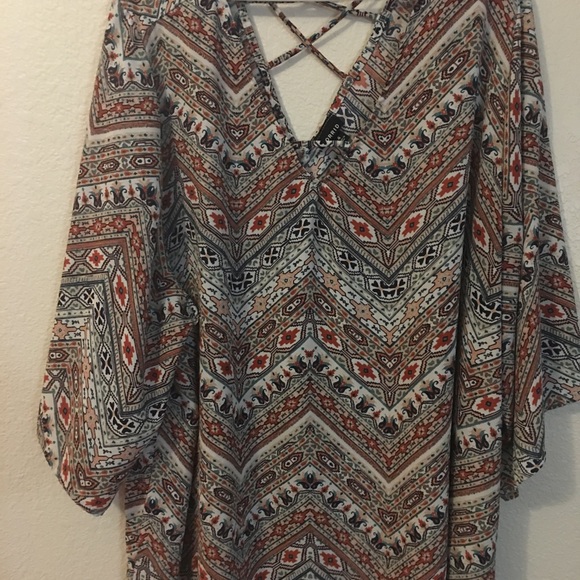 Beautiful pattern top by Torrid - Picture 2 of 4